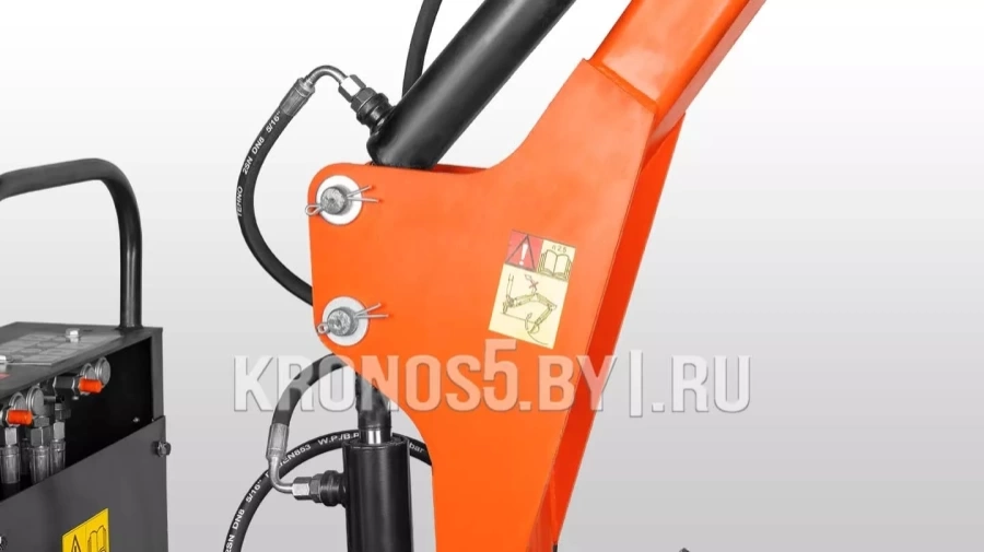 Навесной экскаватор Уралец 01
